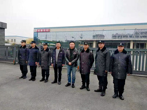 3.集团公司领导与队员代表合影..jpg